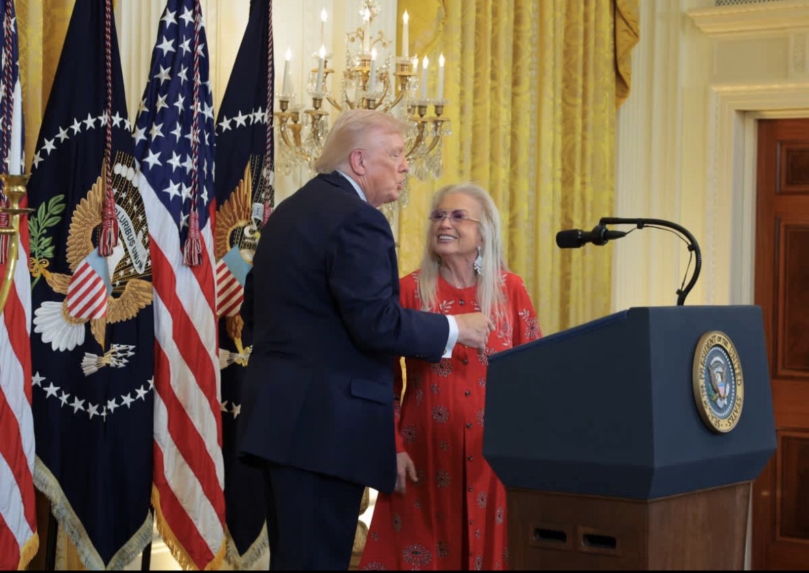 Billion dollar donor wants trump to run for a third term